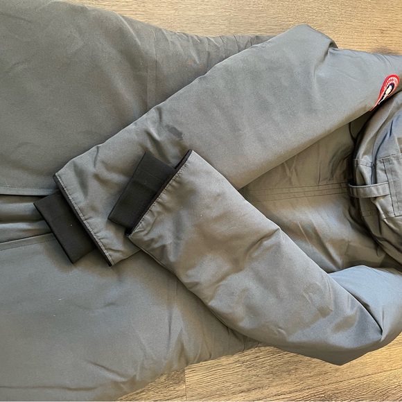 Canada Goose Rossclair Parka. Size Medium - Picture 12 of 16